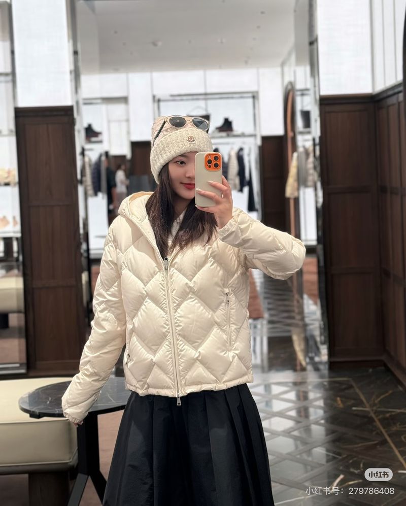 몽클레르 다이아몬드 퀼팅 후드 재킷 - 생로랑 패딩 레플리카 사이트 참고 이미지